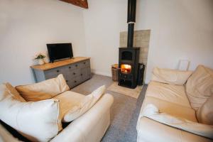 cosy cottage on banks of River Wye