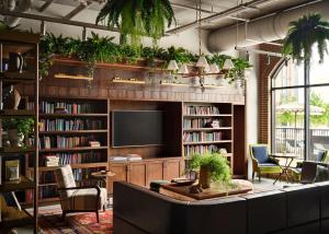 Memoir Wedgewood Houston