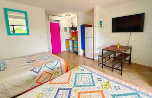 Cancun Studio - Steps to Beach and Water Fun