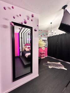 Appartements Maison 60 m2 Loveroom romantique avec jacuzzi prive a 10 min de Nancy et jardin prive : photos des chambres