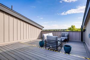 3 Mi to Dtwn Denver Scenic Townhome with Deck!