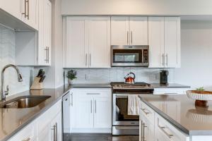 3 Mi to Dtwn Denver Scenic Townhome with Deck!