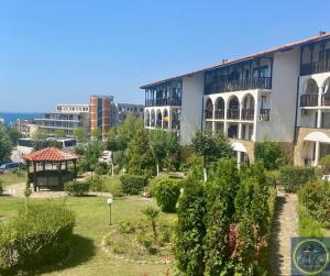 2 Bed Apt at Watermill Complex