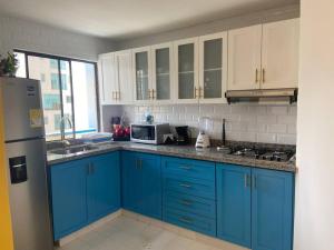 10mo Piso, Piscina, Jacuzzi y a Pasos de la Playa