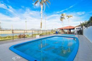 Apartamento térreo em Condomínio Pé na Areia P847