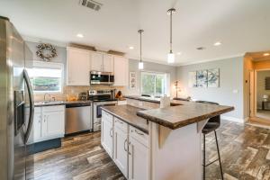 Legacy Ranch Home with Lake Access and Grill