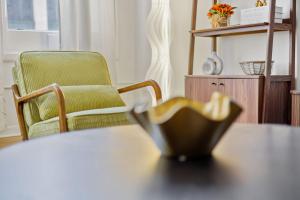 2BR Downtown Gem with Arcade games! - Sleeps 7 - Near Convention Center - Stadium