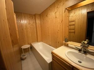 Chalet De Meribel - 5 Pièces pour 8 Personnes MAE-7131