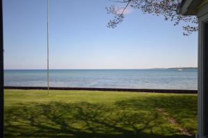 North Shore Beach Retreat