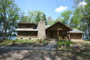 Wild Refuge Lodge - Interlochen