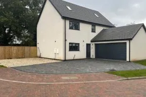 5-Bedroom Cottage in New Waltham, Grimsby - Holton le Clay