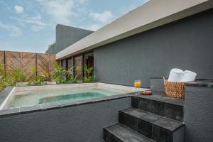 Divine 3BR PH Private Jacuzzi, Pools, SPA, Yoga