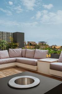 Divine 3BR PH Private Jacuzzi, Pools, SPA, Yoga