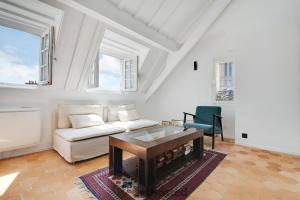 Ile de la Cite - Seine & Notre Dame View