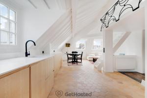 Ile de la Cite - Seine & Notre Dame View