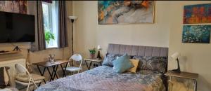 Spacious Studio with Free Parking West Molesey KT8