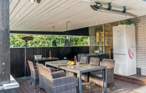 Three-Bedroom Holiday Home In Vaggerlose