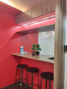 Near Manila Airport COZY HOTEL STYLE Condo With Pool 7A