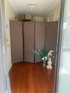 Private room with ensuite and parking close to Wollongong CBD