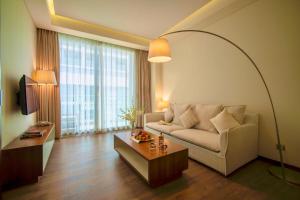 Da Nang Beachfront Apartment Balcony, Infinity Pool