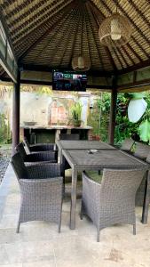 3 Bed Rooms Corner Ubud Private villa