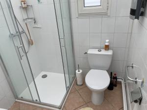 Maisons de vacances Maison de meuliere pres de Paris avec jardin, cheminee et tout confort inclus - FR-1-527-45 : photos des chambres