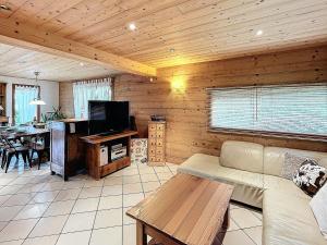 Chalet 4* chaleureux près des pistes avec parking et wifi pour 14 pers - FR-1-267-299