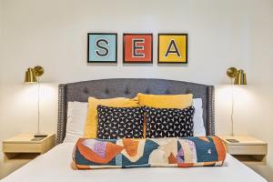 Travelers Dream, Walk to Space Needle, Firepit, cornhole