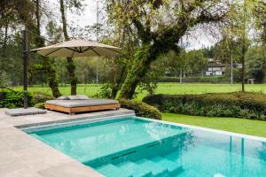 Casa Galo-Modern Retreat Overlooking Golf Course