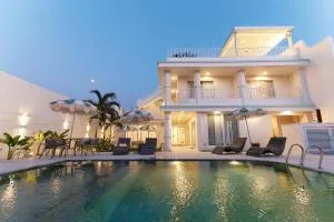 Alesea Oeste La Union Private Beachfront Villa Jacuzzi Heated Pool - Dalumpinas Oeste