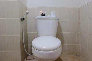 Minimalist Studio at Easton Park Residence Jatinangor Apartment By Travelio