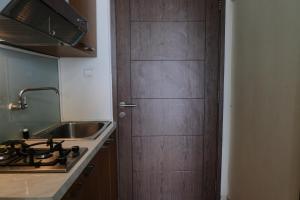 Minimalist Studio at Easton Park Residence Jatinangor Apartment By Travelio