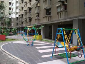 Homey 2BR at Gateway Ahmad Yani Cicadas Apartment By Travelio