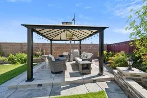 Spacious 3BR Home with Charming Backyard home - 佛森