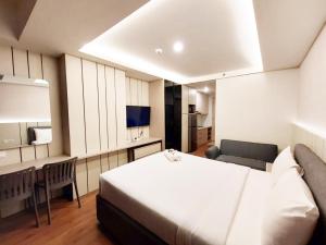 Homey Stay Studio at Mataram City Apartment By Travelio