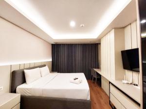 Homey Stay Studio at Mataram City Apartment By Travelio
