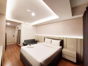 Homey Stay Studio at Mataram City Apartment By Travelio