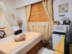 Cozy Boho Room at the Heart of Vancouver! Private Parking, Self Check-in & just 4 mins to Metrotown!