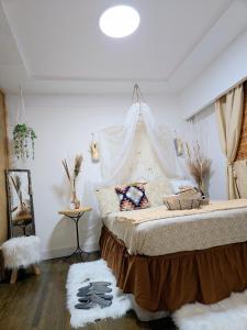 Cozy Boho Room at the Heart of Vancouver! Private Parking, Self Check-in & just 4 mins to Metrotown!