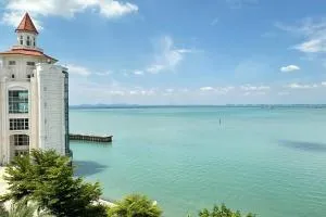 Straits Quay 1 Bedroom Elegant Suite - Infinity SeaView - Baling