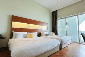 Straits Quay Highest Floor Infinity SeaView Suite