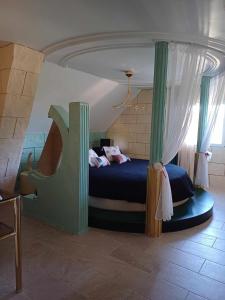 B&B / Chambres d'hotes il piccolo castello : Chambre Familiale avec Salle de Bains Privative