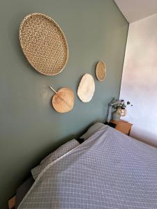 Appartements T2 chaleureux - wifi - plage et commerces a pieds : photos des chambres