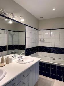 Appartements L-Ossau - Rare et Atypique - Parking Prive : photos des chambres