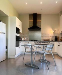 Appartements L-Ossau - Rare et Atypique - Parking Prive : photos des chambres