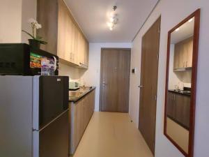 1BR Condotel with Balcony at FAME Residences #FM55