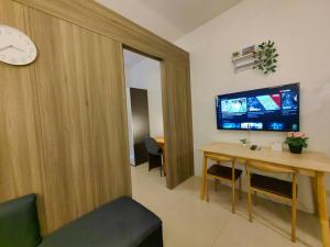 1BR Condotel with Balcony at FAME Residences #FM54
