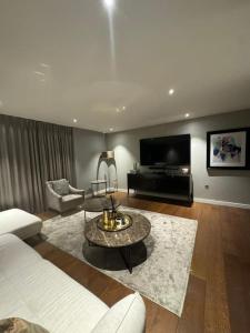 Luxury Chelsea Waterfront View