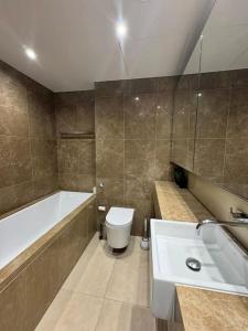 Luxury Chelsea Waterfront View