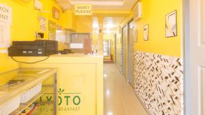 RedDoorz at LYOTO Bed and Breakfast near NAIA Terminal